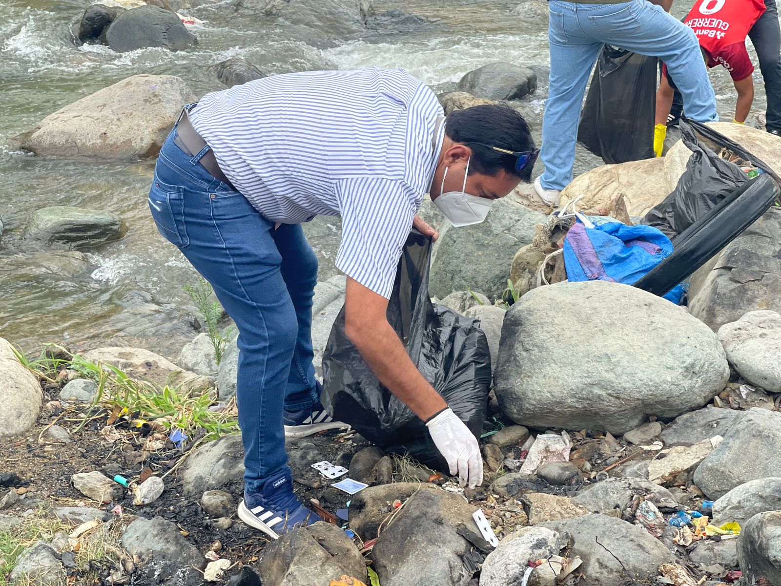 𝗖𝗼𝗻 𝗷𝗼𝗿𝗻𝗮𝗱𝗮𝘀 𝗮𝗺𝗯𝗶𝗲𝗻𝘁𝗮𝗹𝗲𝘀 𝘁𝗿𝗮𝗯𝗮𝗷𝗮𝗱𝗼𝗿𝗲𝘀 𝗱𝗲 𝗘𝗣𝗦 𝗠𝗮𝗿𝗮𝗻̃𝗼́𝗻 𝗿𝗲𝗰𝘂𝗽𝗲𝗿𝗮𝗻 𝗵𝗼𝗿𝗮𝘀 𝗻𝗼 𝗹𝗮𝗯𝗼𝗿𝗮𝗱𝗮𝘀 𝗲𝗻 𝗽𝗮𝗻𝗱𝗲𝗺𝗶𝗮