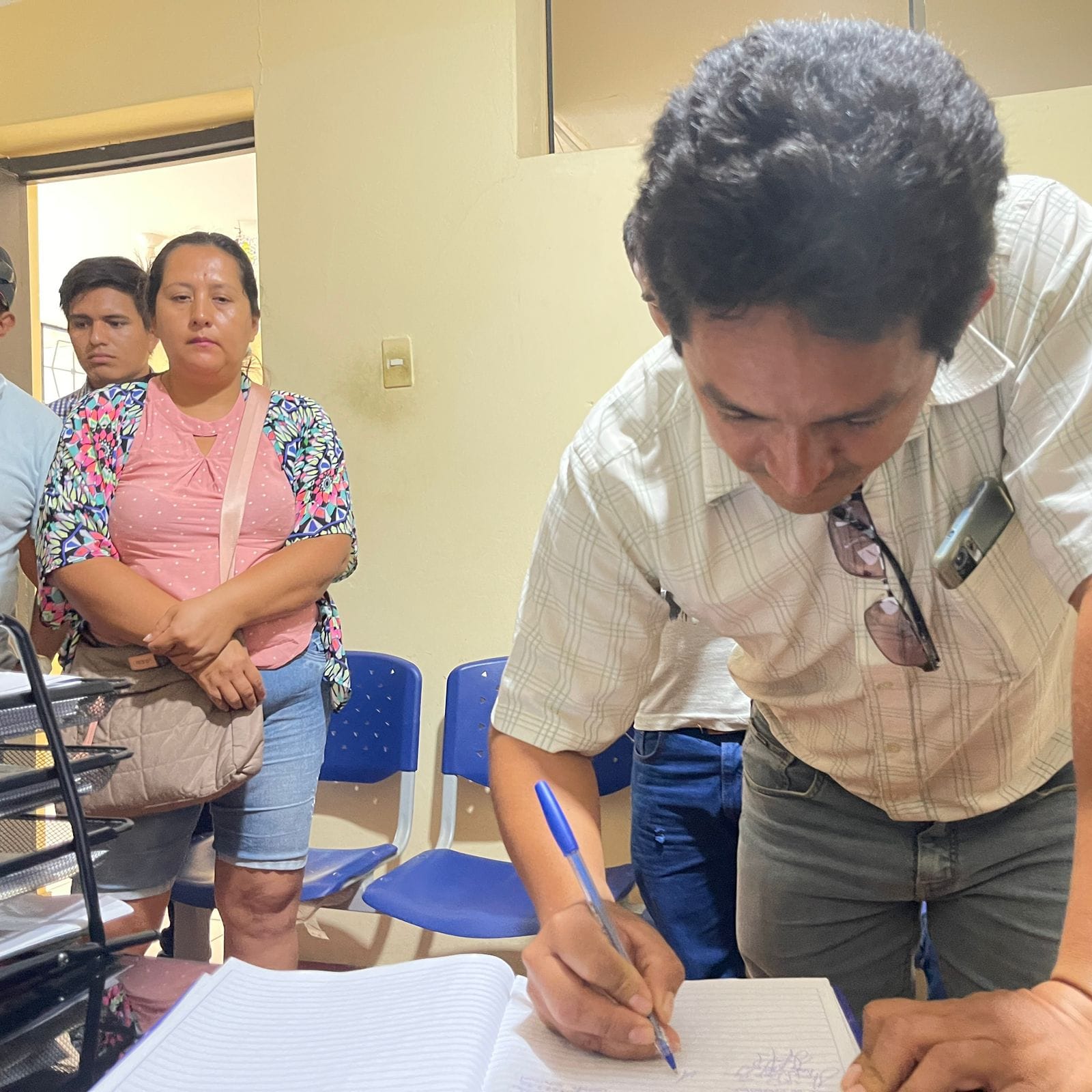 EPS Marañón S.A. atiende problemática de la población de linderos , a raíz de la obra inconclusa del gobierno regional.