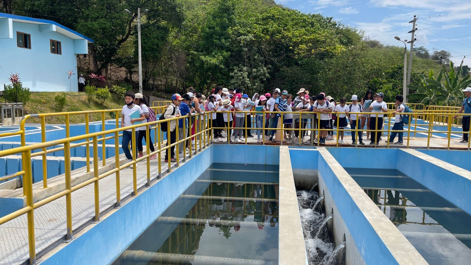Visita de los alumnos de la I.E 16 011 a la Planta de Tratamiento de Agua Potable de Jaén.